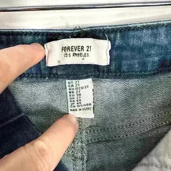 Women's Forever 21 Cut Off Distressed  Button-FLy Jean Shorts SIze 27 - Picture 5 of 9